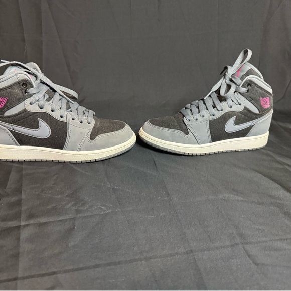 Jordan Kids Sneakers in Gray and Black with Pink Details - Picture 3 of 10